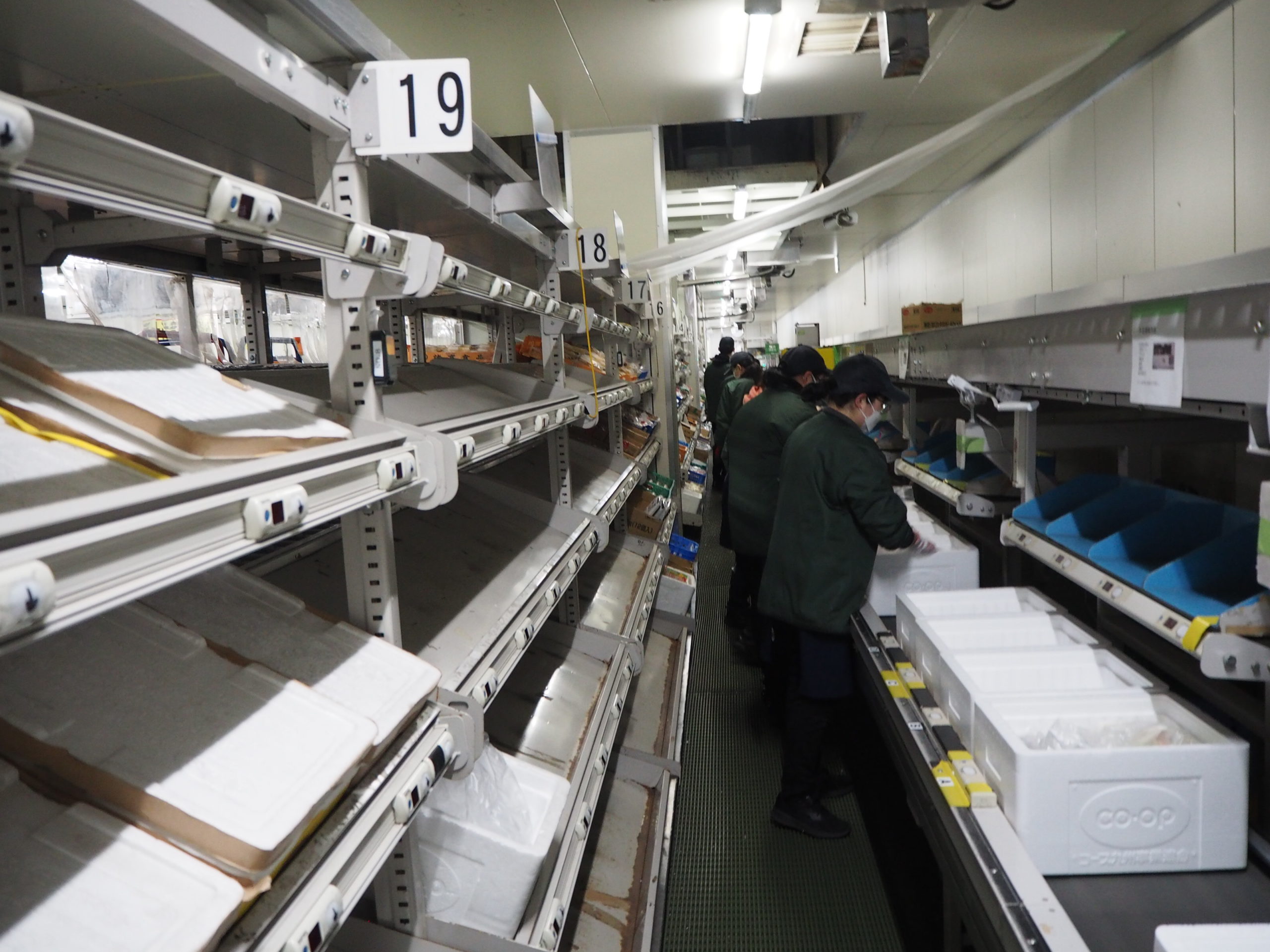 商品が事業所に届くまで – CO-OP WEB LABO